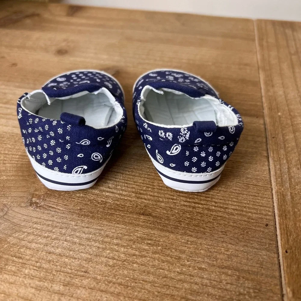 Baby B'gosh Navy Paisley Floral Slip On Crib Shoes Size 3 6-9M OK02137